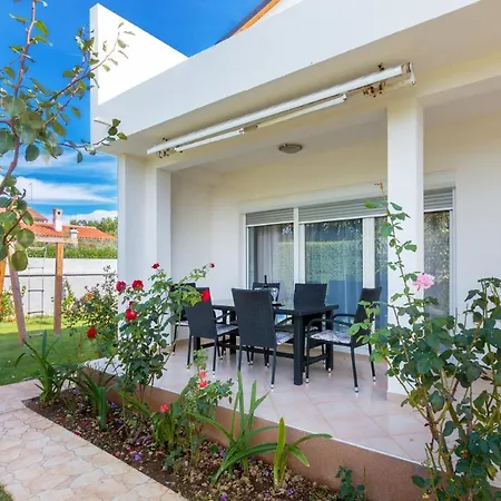 Semesterbostad Davorka Ližnjan