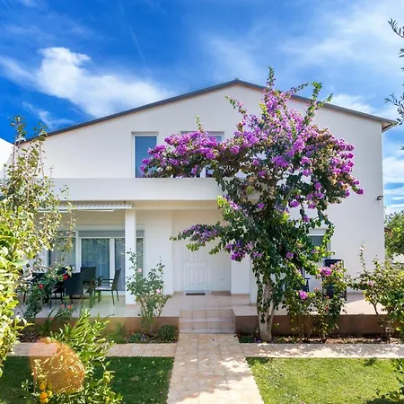 Semesterbostad Davorka Ližnjan